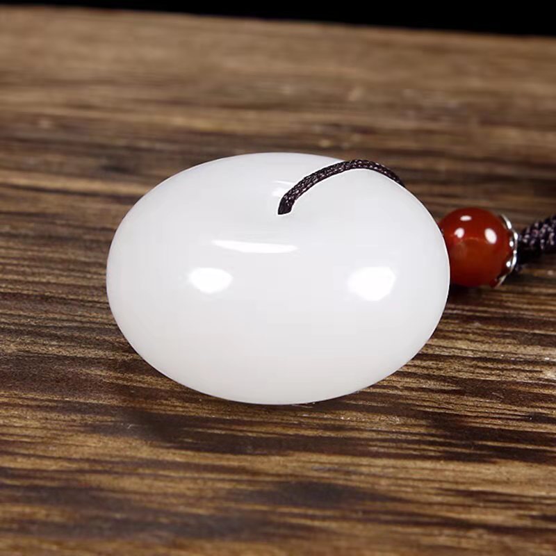 Collier pendentif en jade blanc Hetian rond avec Buddha Stones et boucle de paix