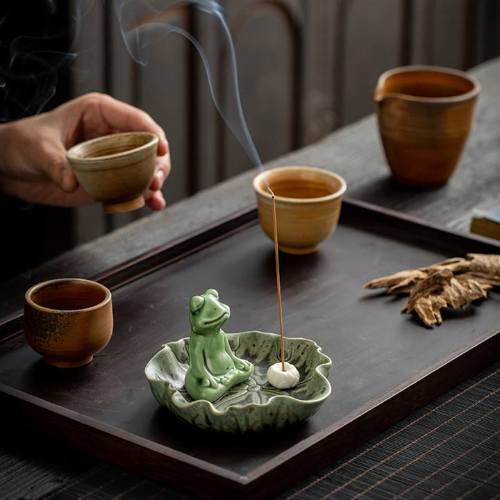 Brûleur d'encens en céramique avec motif de grenouille et de méditation en forme de Buddha Stones