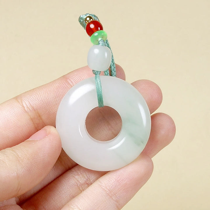 Collier pendentif en jade naturel avec boucle de paix et de prospérité en Buddha Stones