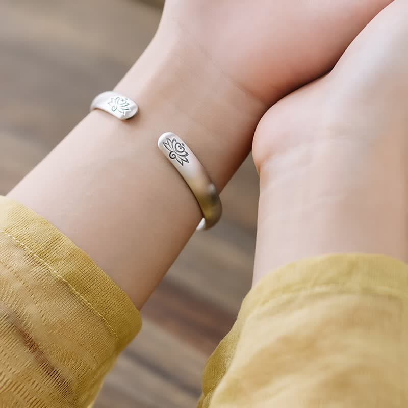 Bracelet porte-bonheur en cuivre blanc Buddha Stones et fleur de lotus et cœur Sutra