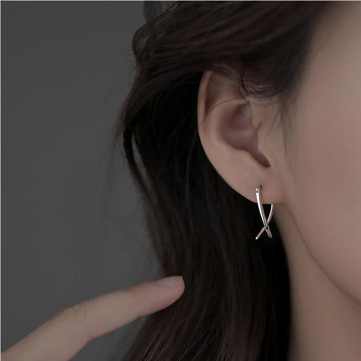 Boucles d'oreilles créoles porte-bonheur à motif géométrique croisé