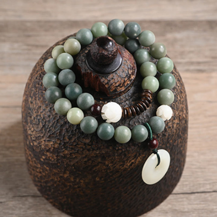 Bracelet double tour en jade et pierre de Buddha Stones avec boucle de paix et sagesse