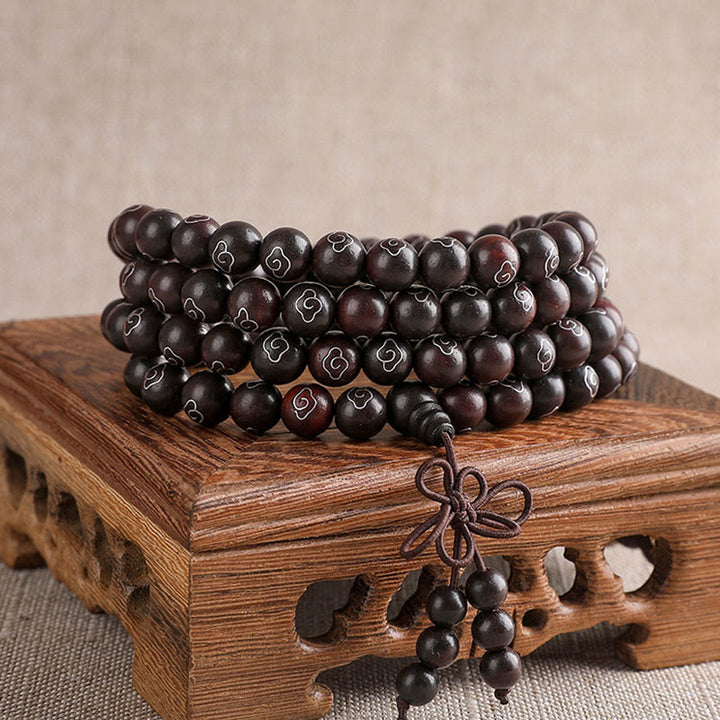 Bracelet de protection en argent sterling 925 avec petites feuilles incrustées de Buddha Stones en bois de santal rouge Om Mani Padme Hum et nuages de bon augure