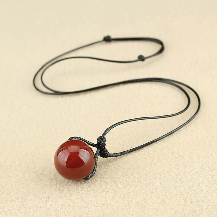 Collier avec pendentif en cuir et perles d'agate rouge de Buddha Stones