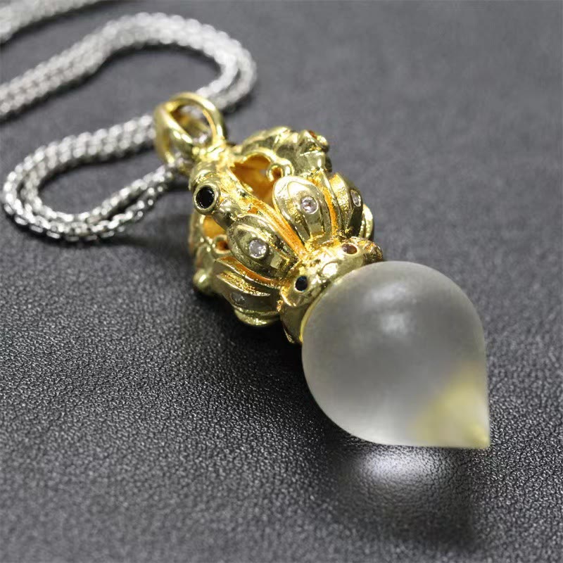 Collier pendentif en cristal de force Lotus Liuli à 4 griffes avec Buddha Stones tibétaines Dorje Vajra