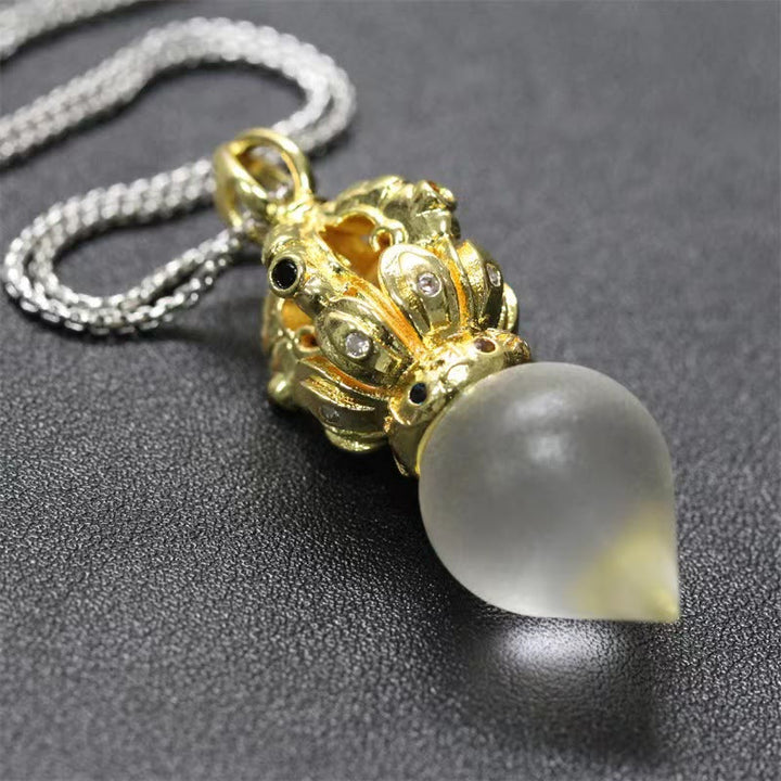 Collier pendentif en cristal de force Lotus Liuli à 4 griffes avec Buddha Stones tibétaines Dorje Vajra