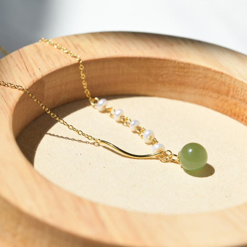 Collier avec pendentif porte-bonheur en perles de jade Hetian naturelles de Bouddha Stones
