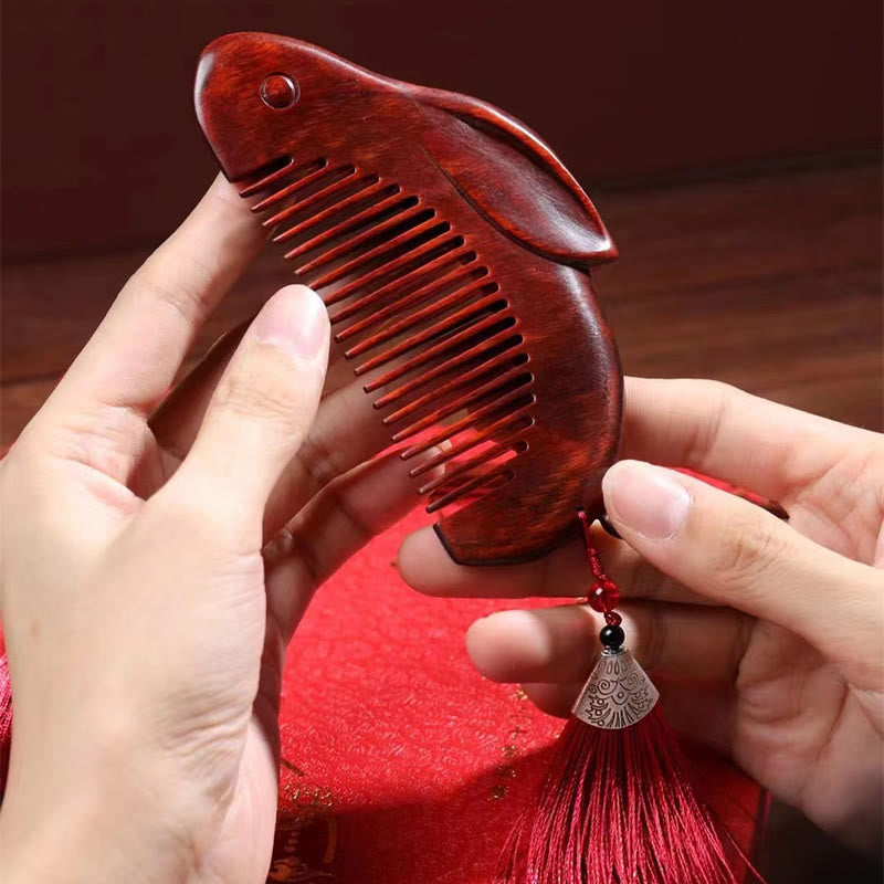 Peigne apaisant en forme de lapin mignon en bois de santal rouge à petites feuilles avec boîte cadeau