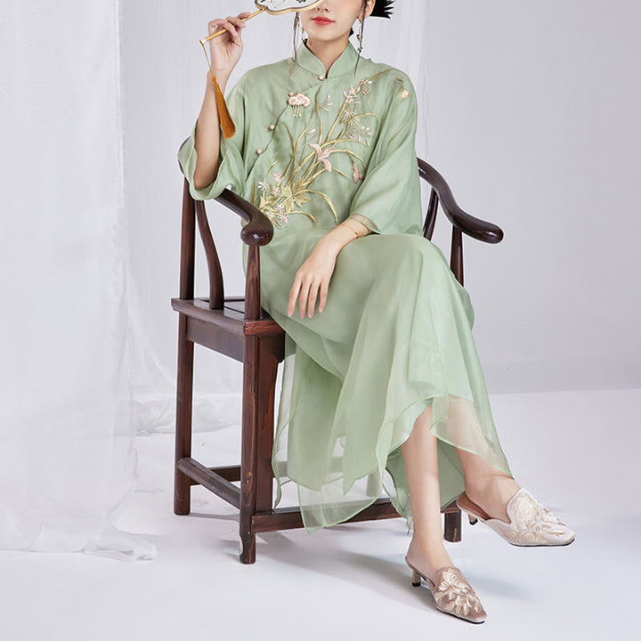 Robe qipao vintage en soie de Buddha Stones 100 % 6 momme avec broderie de fleurs et de papillons pour femme