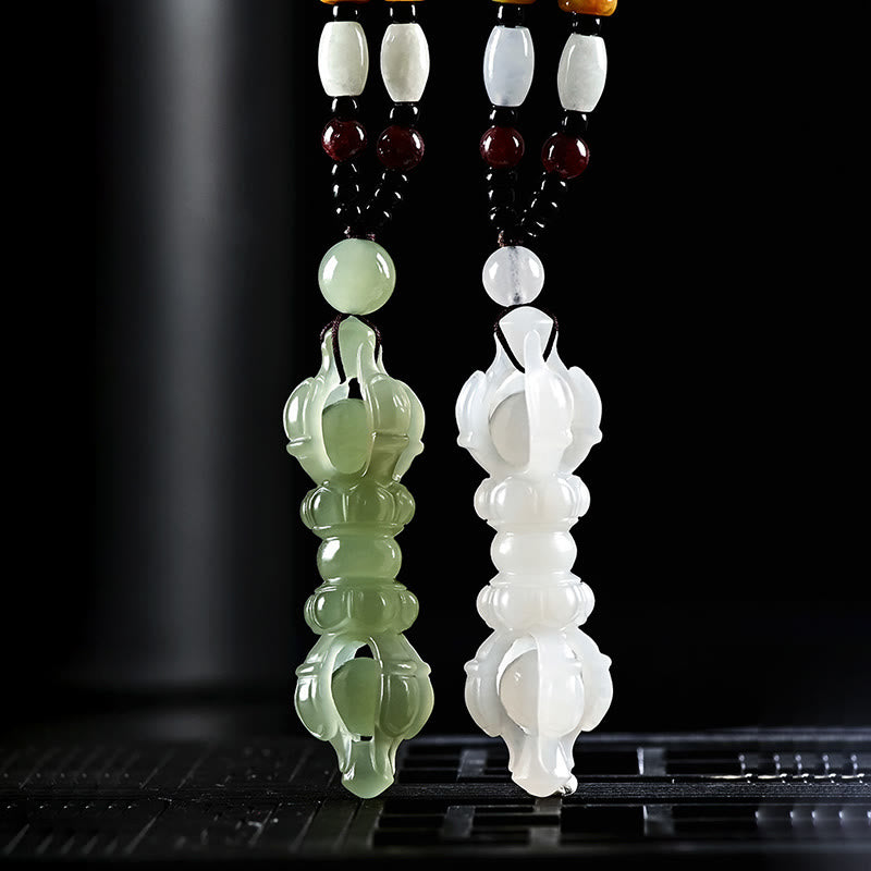Collier pendentif tibétain en jade cyan Hetian naturel et jade blanc Dorje Vajra gravé