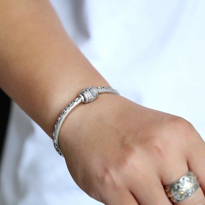 Bracelet de créativité gravé en argent sterling 990 Buddha Stones et nuages de bon augure tibétains Om Mani Padme Hum