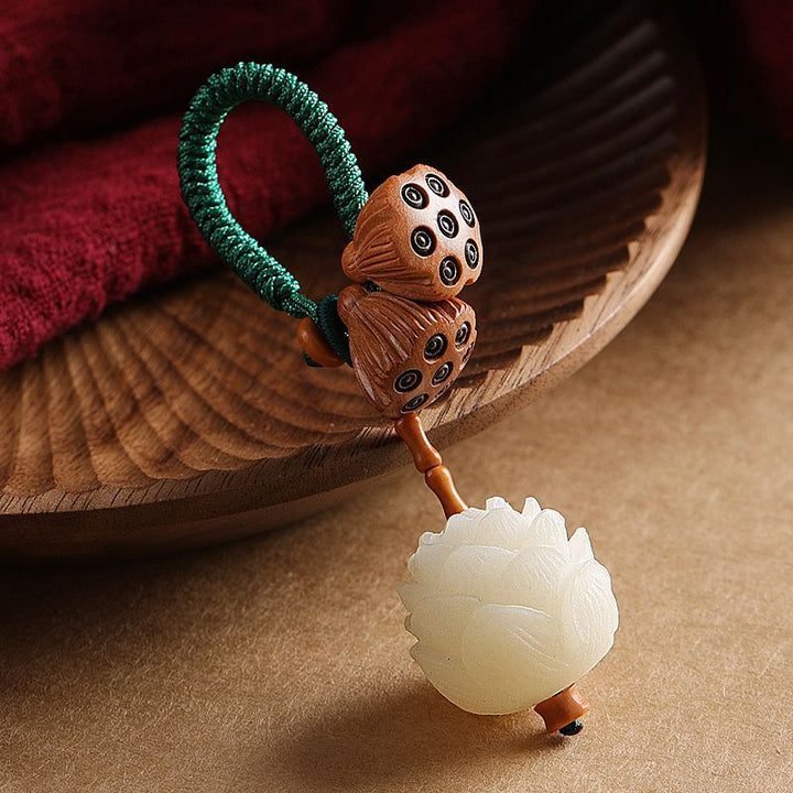 Porte-clés porte-bonheur en bois de pêcher avec pierres de Buddha Stones et lotus naturel blanc