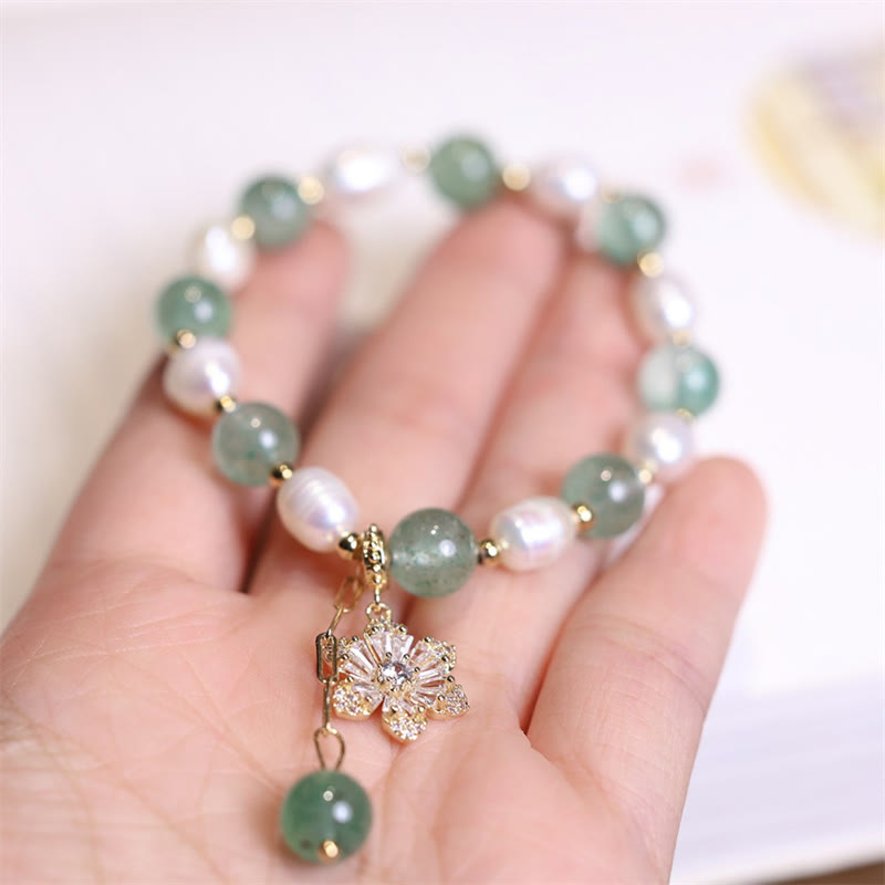 Bracelet d'amour avec breloque en forme de fleur de perle de quartz vert fraise naturel Buddha Stones