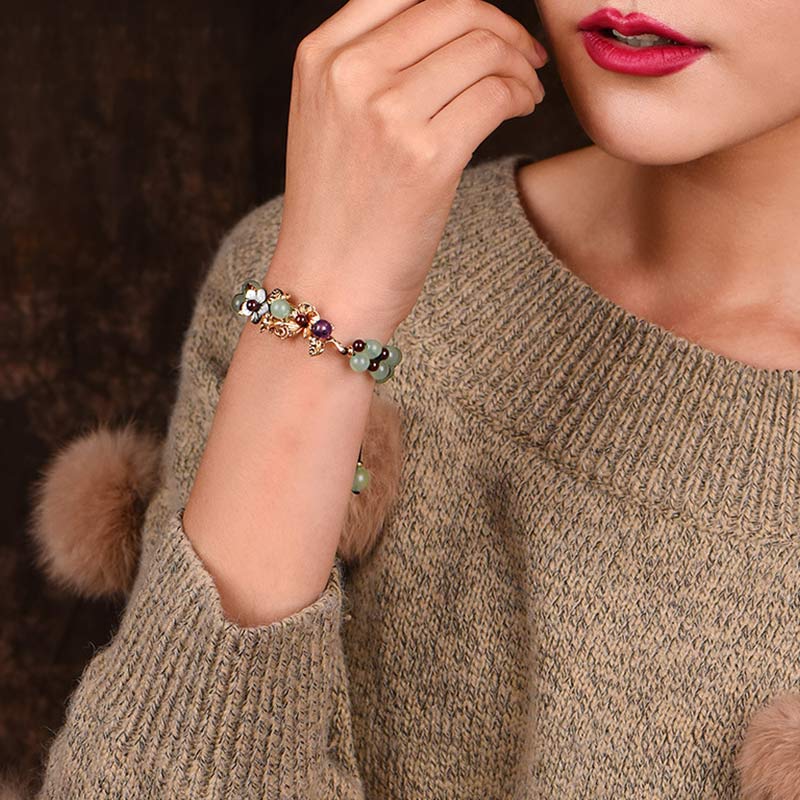 Bracelet porte-bonheur en Buddha Stones' aventurine verte et de grenat avec pétales de fleur