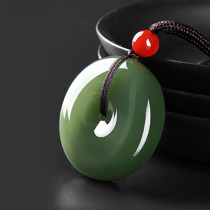 Collier avec pendentif en jade rond naturel et Buddha Stones, boucle de paix et de prospérité