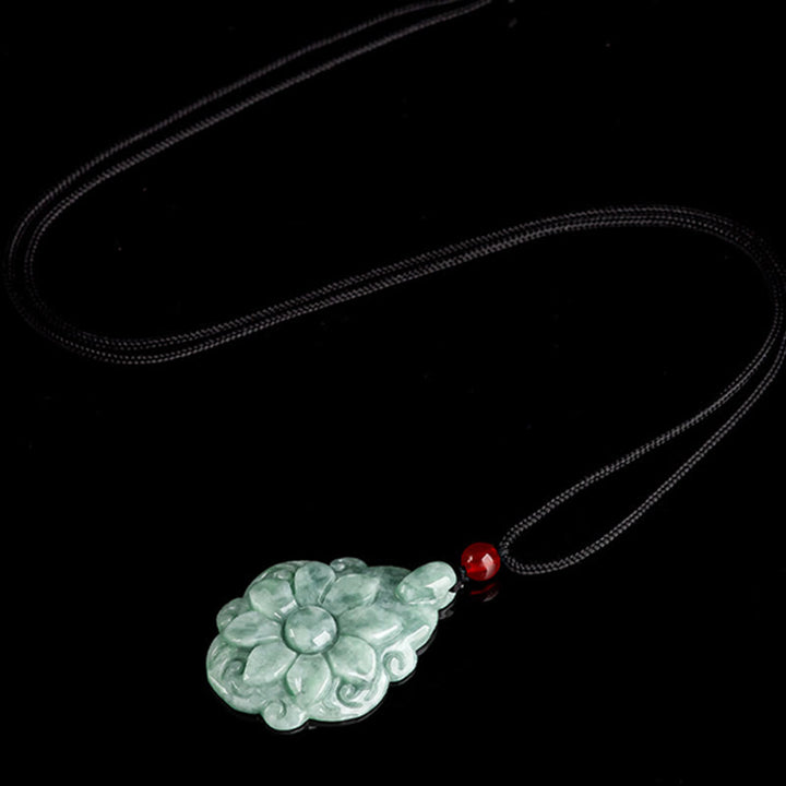 Collier pendentif porte-bonheur en jade naturel Kalanchoe blossfeldiana avec Buddha Stones