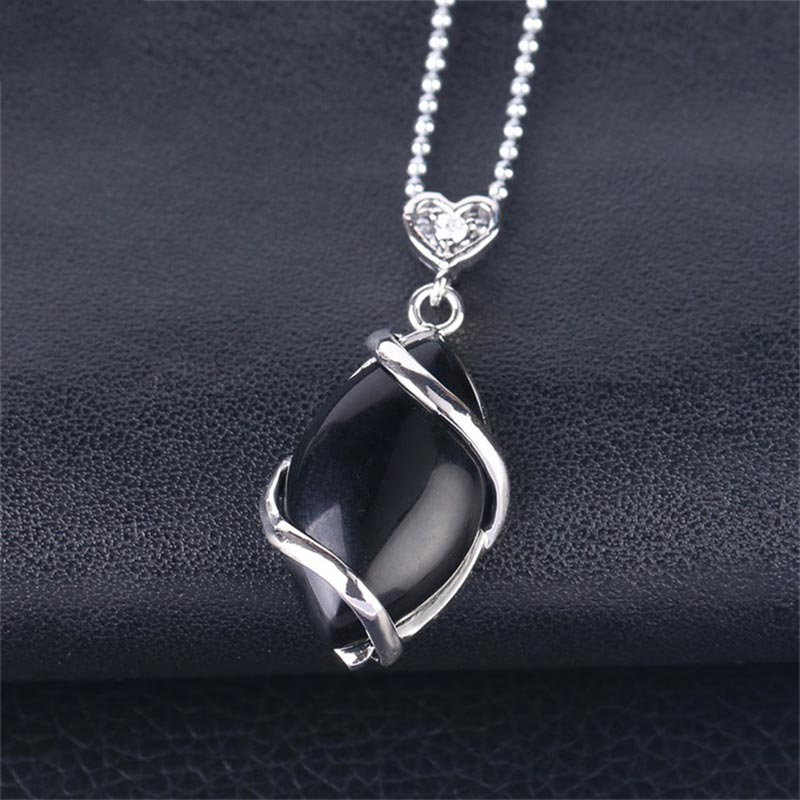 Collier pendentif en pierre de cristal naturel à motif marquise Buddha Stones