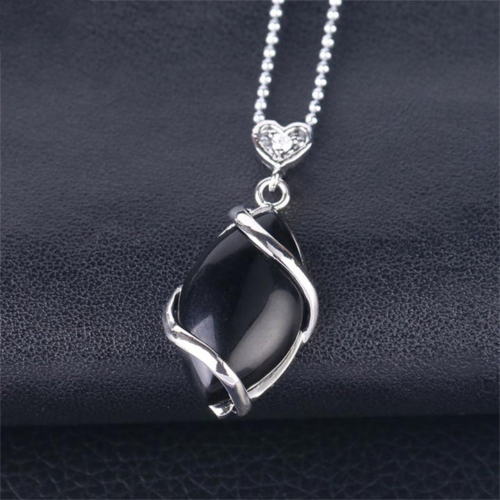 Collier pendentif en pierre de cristal naturel à motif marquise Buddha Stones