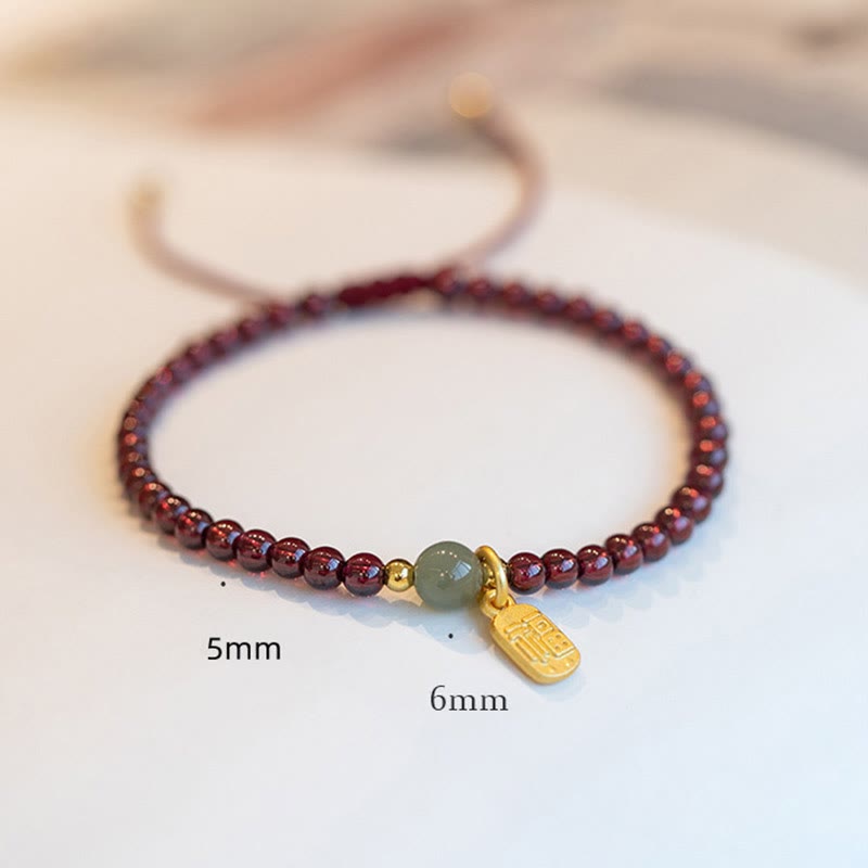 Bracelet porte-bonheur en Buddha Stones, quartz fraise, grenat, jade, caractère Fu