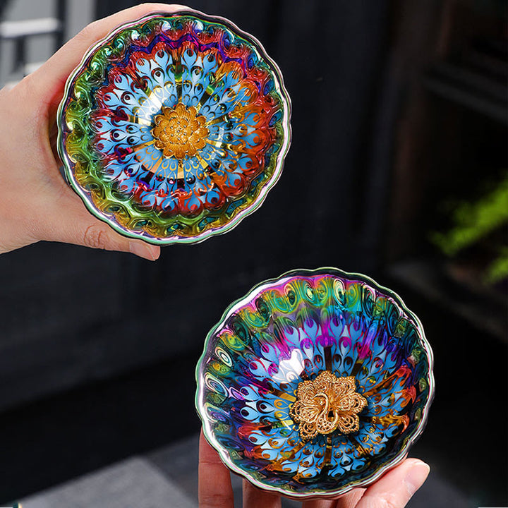 Tasse à thé en céramique chinoise Jianzhan colorée avec motif incrusté de lotus et de paon vif, style Buddha Stones