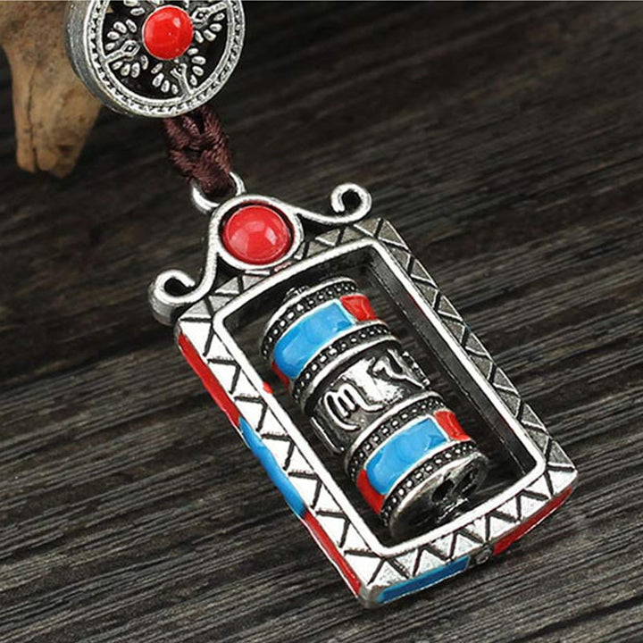 Porte-clés décoratif avec nœud rotatif et bénédiction en forme de roue de prière en six mots vrais en Buddha Stones