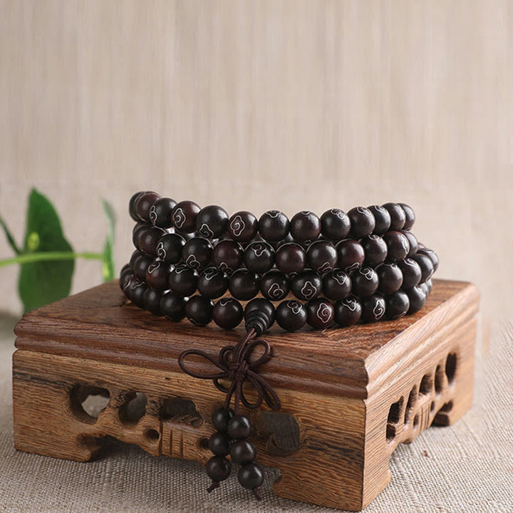 Bracelet de protection en argent sterling 925 avec petites feuilles incrustées de Buddha Stones en bois de santal rouge Om Mani Padme Hum et nuages de bon augure