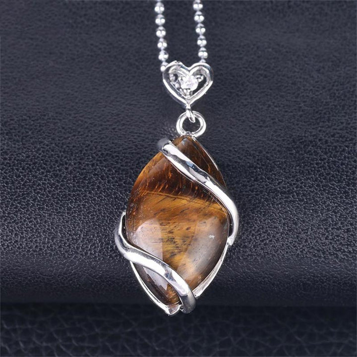 Collier pendentif en pierre de cristal naturel à motif marquise Buddha Stones