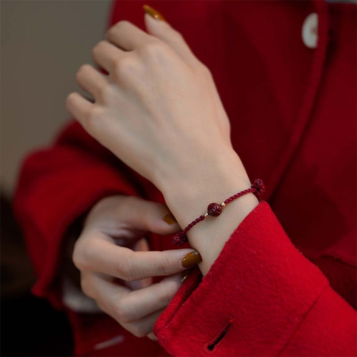 Bracelet tissé en fil rouge calme avec Buddha Stones, jade cinabre et lotus