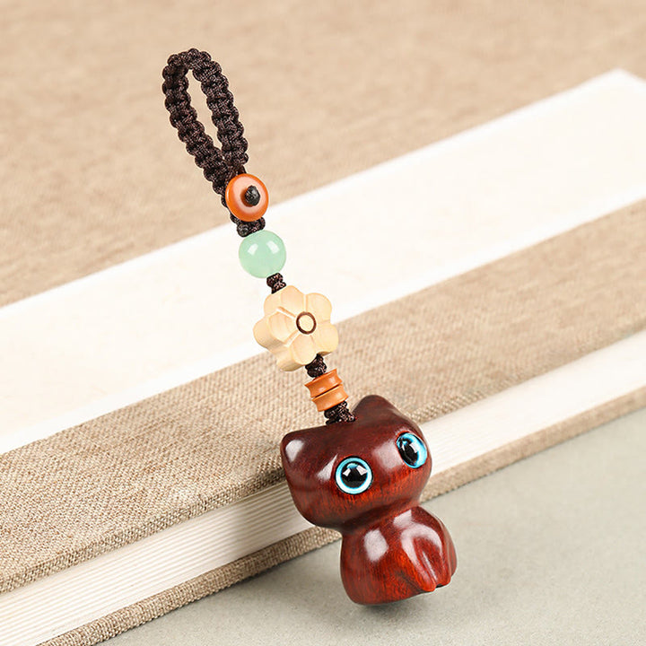Porte Buddha Stones, mini petite feuille de bois de santal rouge, bois d'ébène, chat porte-bonheur, joli chaton, paix, décoration à suspendre pour téléphone - Porte-clés - Chat en bois de santal rouge à petites feuilles - image 11