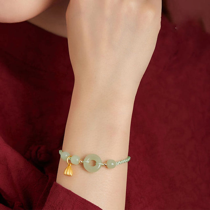 Bracelet en corde avec boucle ronde en Buddha Stones et lotus de jade pour la paix, le bonheur, l'abondance et la richesse