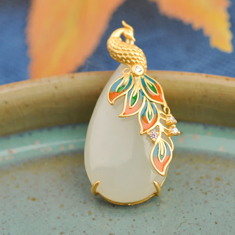 Collier pendentif de protection paon en jade blanc
