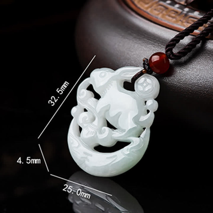 Collier pendentif de protection en croissant de lune en jade blanc de l'année du lapin