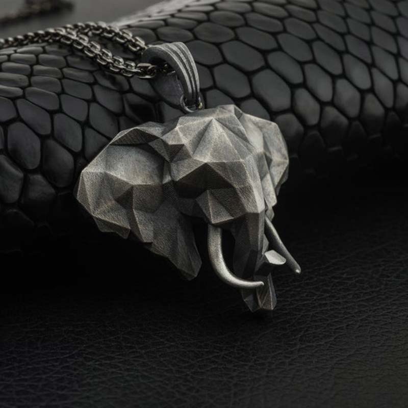 Collier pendentif en acier titane et étain éléphant