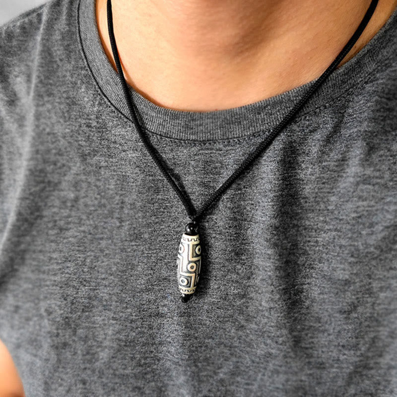 Collier pendentif en cuivre avec perles dzi à neuf yeux en Buddha Stones du Tibet, nuages de bon augure et de richesse
