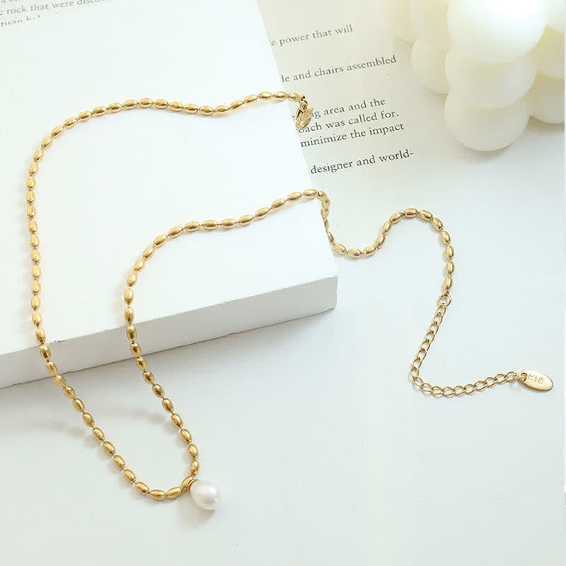 Collier avec pendentif en perles de paix