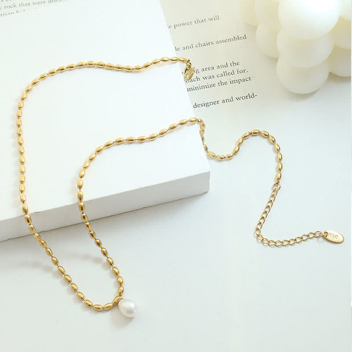 Collier avec pendentif en perles de paix