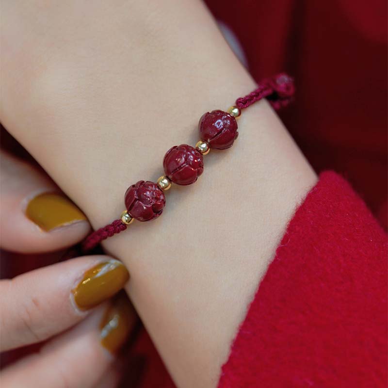 Bracelet tissé en fil rouge calme avec Buddha Stones, jade cinabre et lotus