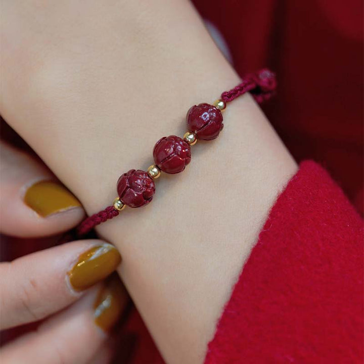 Bracelet tissé en fil rouge calme avec Buddha Stones, jade cinabre et lotus