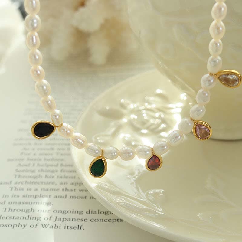Collier avec pendentif en pierre de cristal de perle et pureté