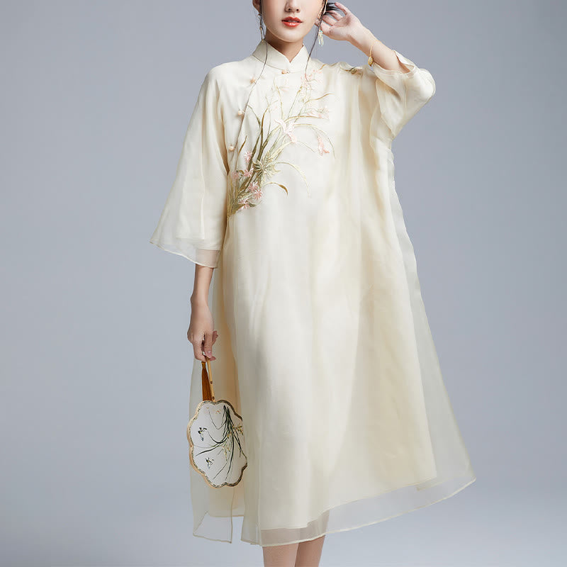 Robe qipao vintage en soie de Buddha Stones 100 % 6 momme avec broderie de fleurs et de papillons pour femme