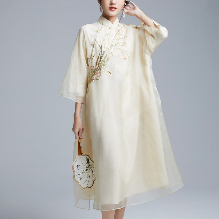 Robe qipao vintage en soie de Buddha Stones 100 % 6 momme avec broderie de fleurs et de papillons pour femme