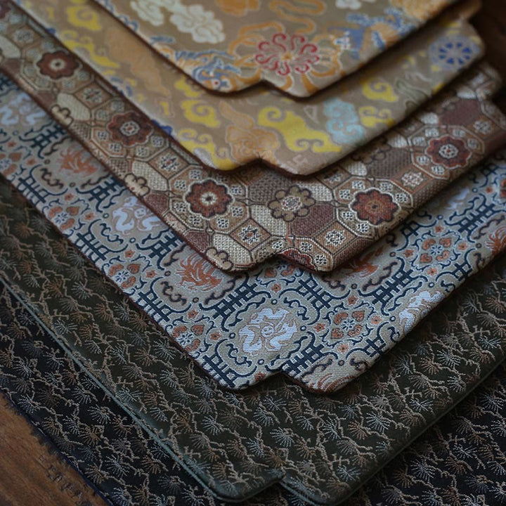 Dessous de verre élégant à motif de brocart floral pour tasse à thé