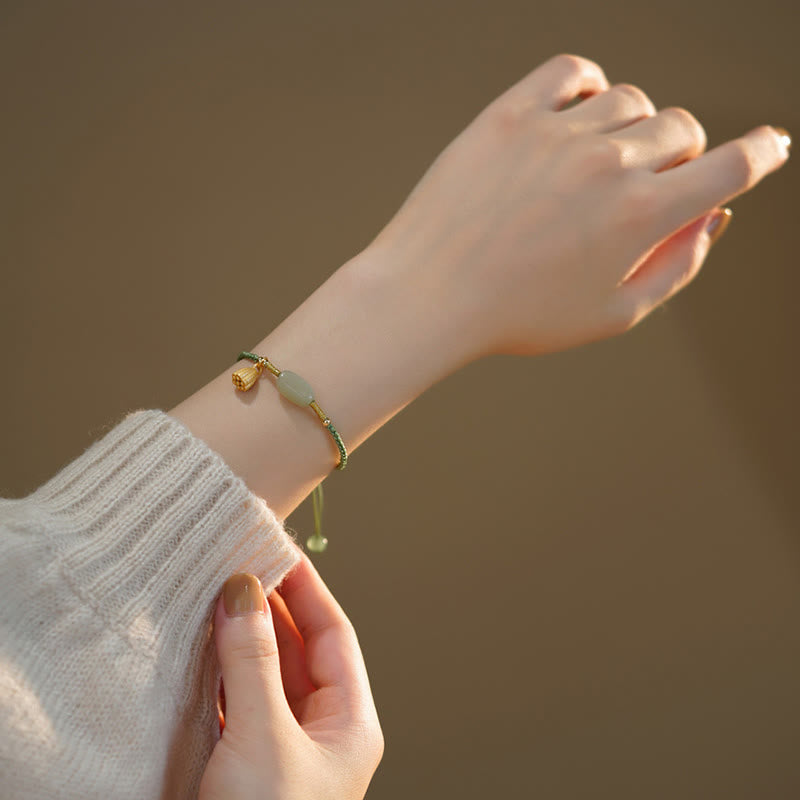 Bracelet en corde avec perles porte-bonheur et breloque en jade et Buddha Stones