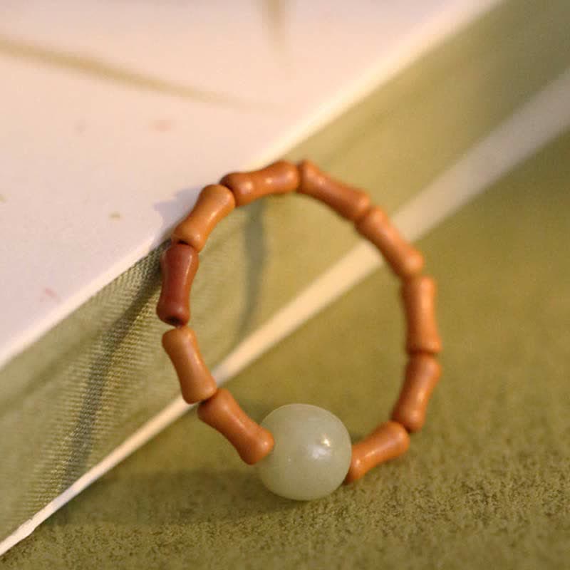 Bague porte-bonheur en bambou et perles de jade Hetian