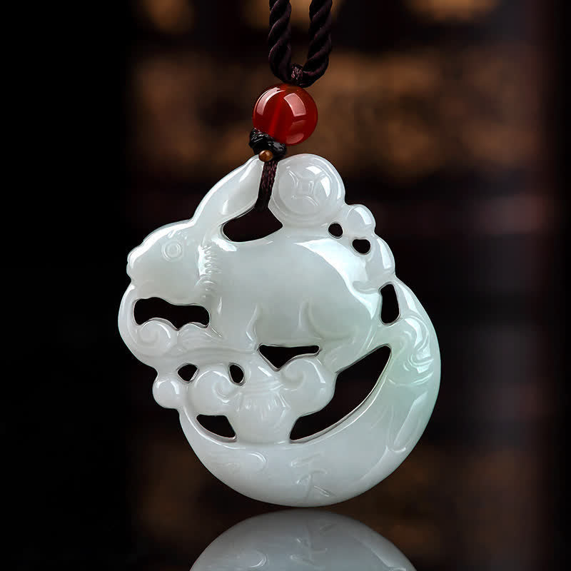 Collier pendentif de protection en croissant de lune en jade blanc de l'année du lapin