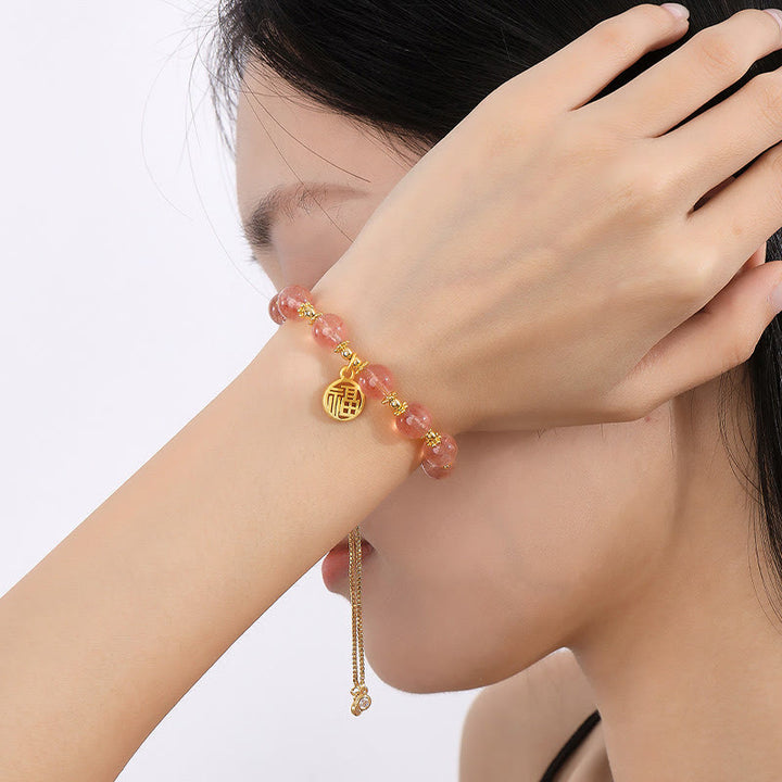 Bracelet à breloques positives en quartz fraise naturel plaqué or 14 carats de Buddha Stones