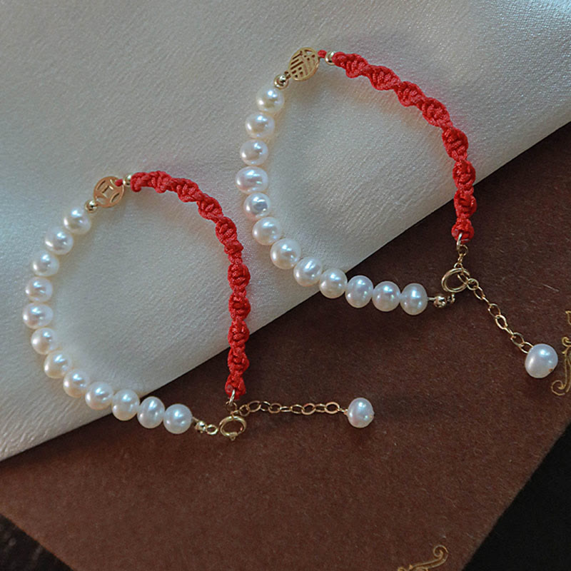 Bracelet tressé en fil rouge avec perles de protection et de chance plaquées or 14 carats