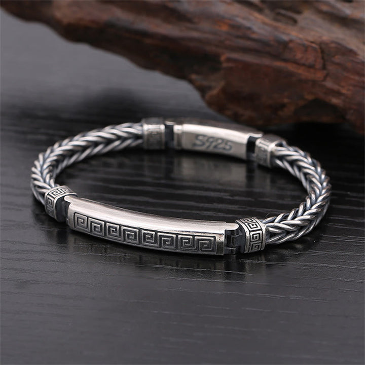 Bracelet porte-bonheur gravé avec motif svastika