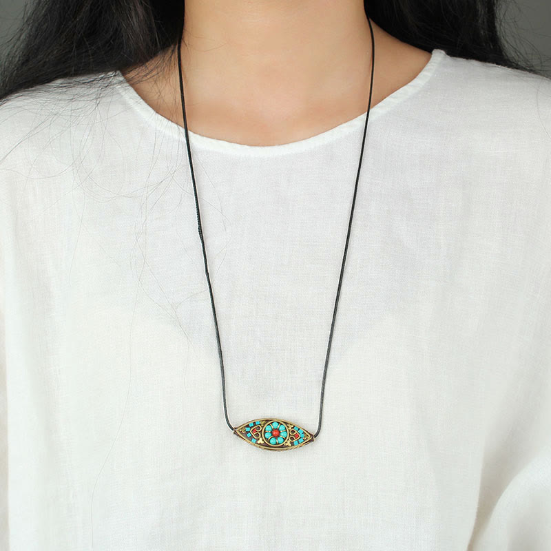 Collier pendentif en perles turquoises du Tibet avec Buddha Stones et motif marquise, protection et force