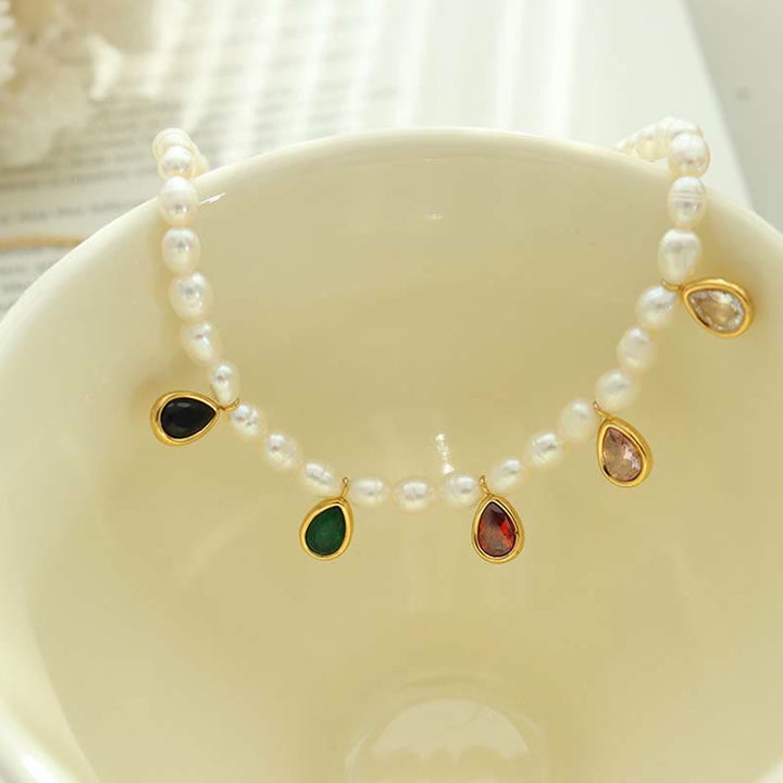 Collier avec pendentif en pierre de cristal de perle et pureté